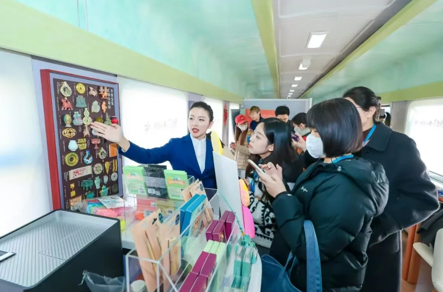 K4016次列车火了！铁轨上的“移动博物馆”，带娃穿越鲁冀千年文脉