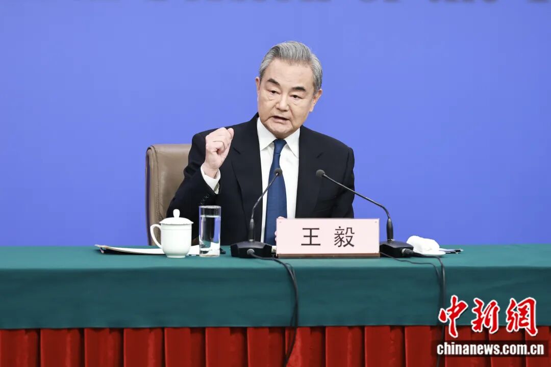 王毅就中日关系答问：严正回应台湾问题，警惕日本危险动向