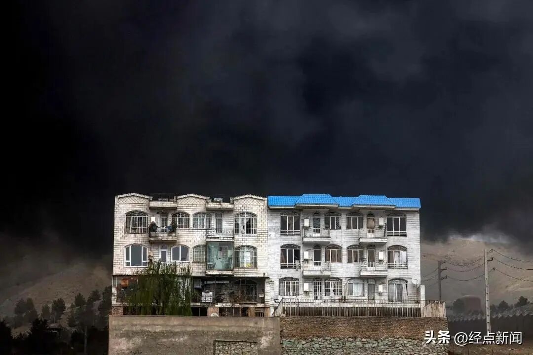 德黑兰遭美以空袭后降下“黑雨”，民众健康受威胁