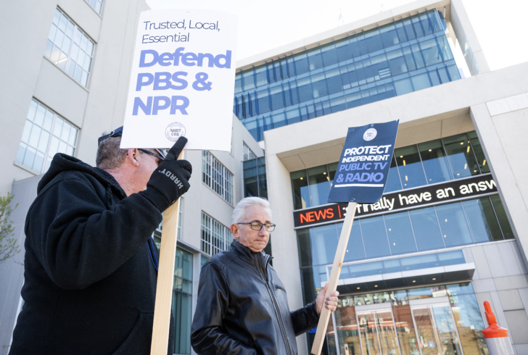 联邦资金断供后，波士顿两大公共电台陷两难：合并还是坚守？