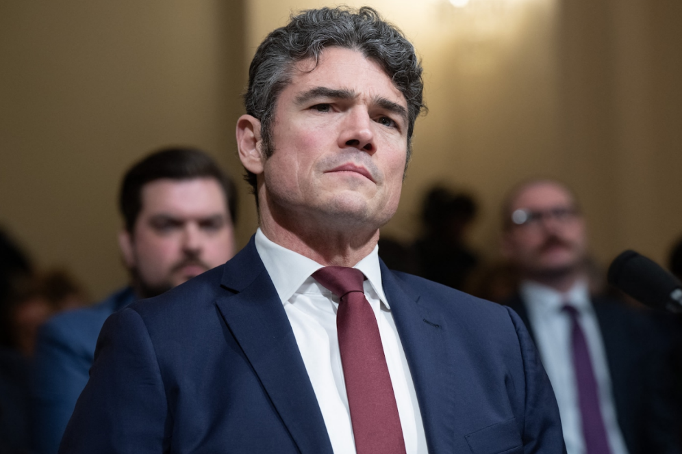 特朗普回应前官员肯特辞职，嘲讽其忠诚度并提及个人经历