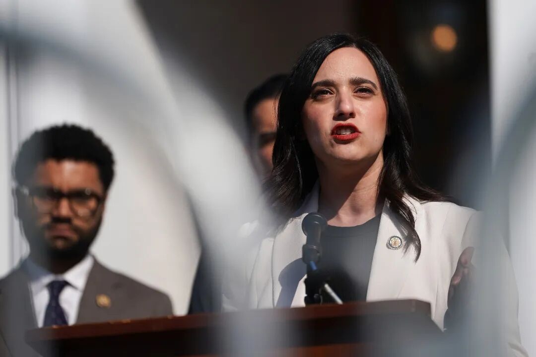 美国众议员弹劾防长 , 一场注定艰难的政治对决