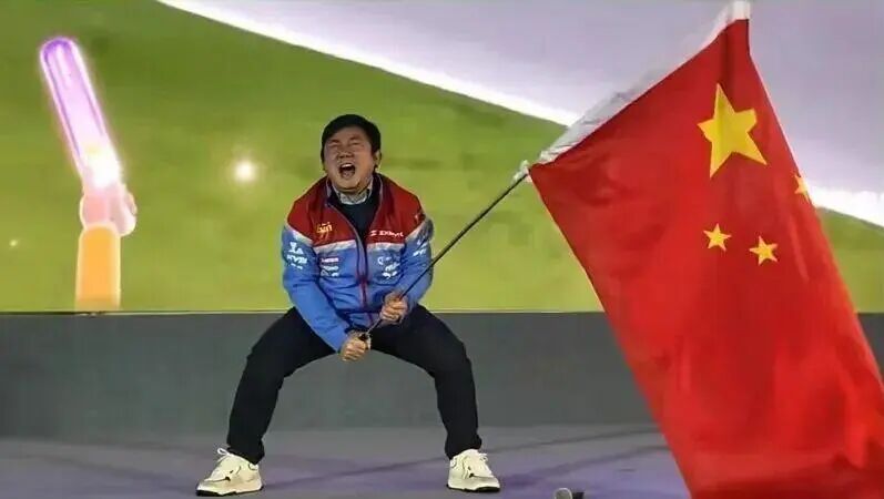 赛道夺冠却陷“撞脸”风波？深扒张雪机车40万LOGO背后的争议