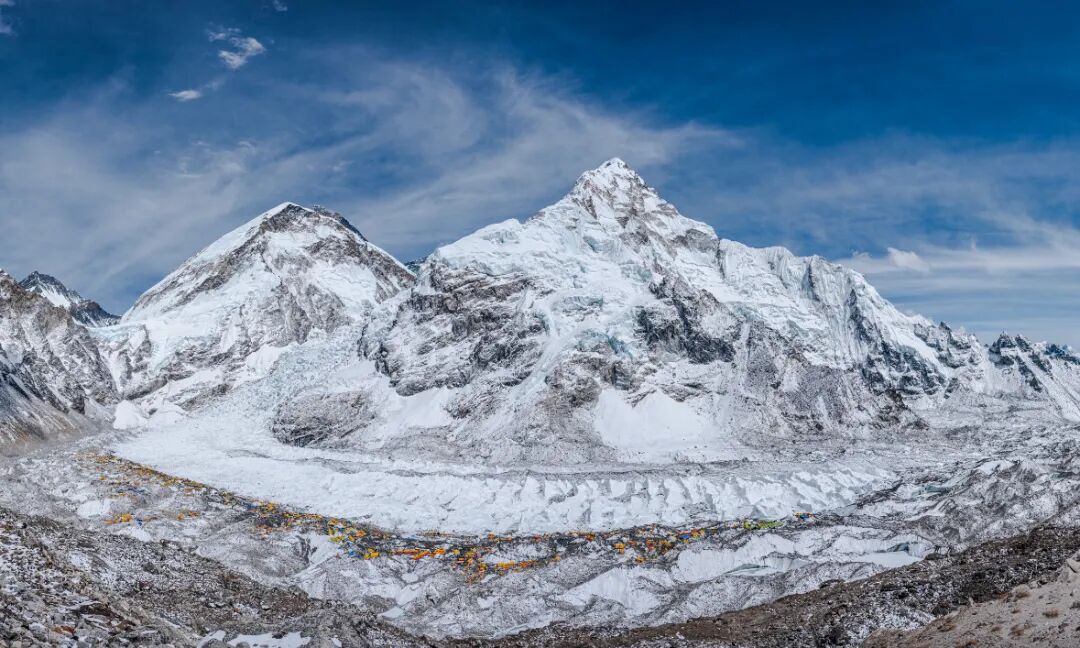 珠峰南坡“天价救援”黑幕，一场针对登山者的围猎