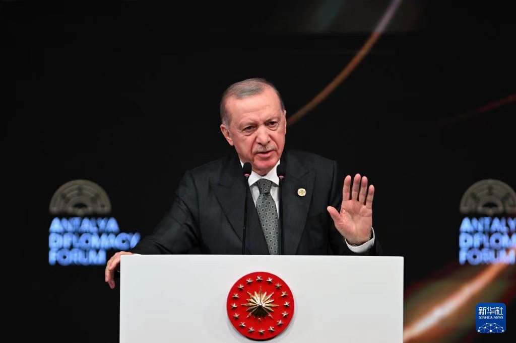 土以冲突升级：口水战背后的多重博弈