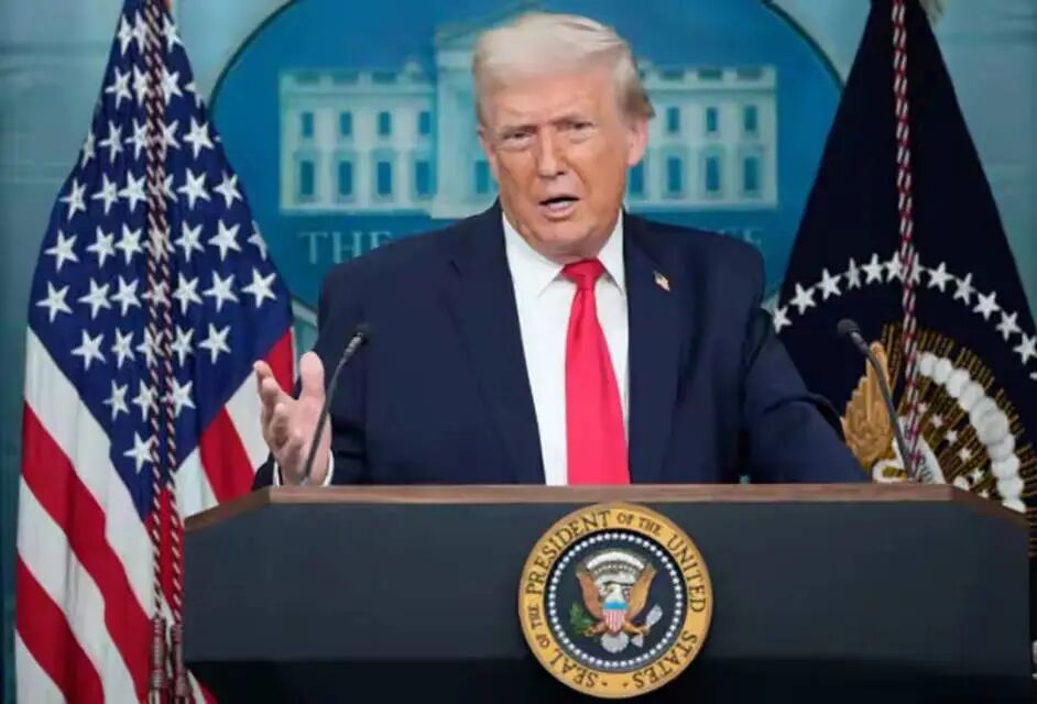 特朗普的“战争豪赌”:油价飙涨、党内分裂,中期选举恐成“滑铁卢”?