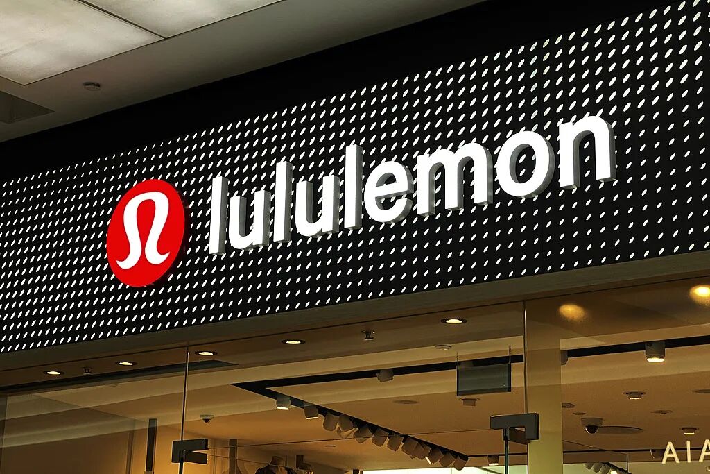 Lululemon深陷“毒裤门”,瑜伽裤里的健康隐患与商业危机