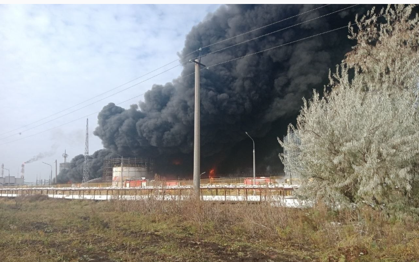 克里米亚夜袭，乌克兰宣称重创俄海军与关键设施