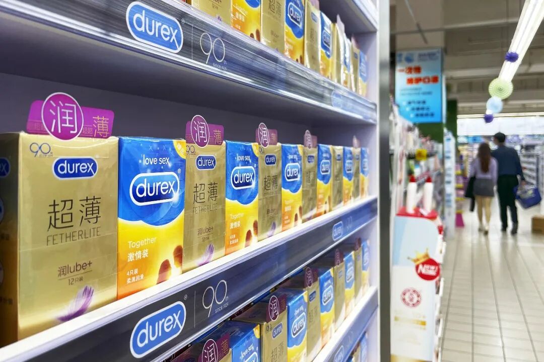 中东炮火下的“套”路危机：全球巨头宣布涨价30%，你的钱包还好吗？