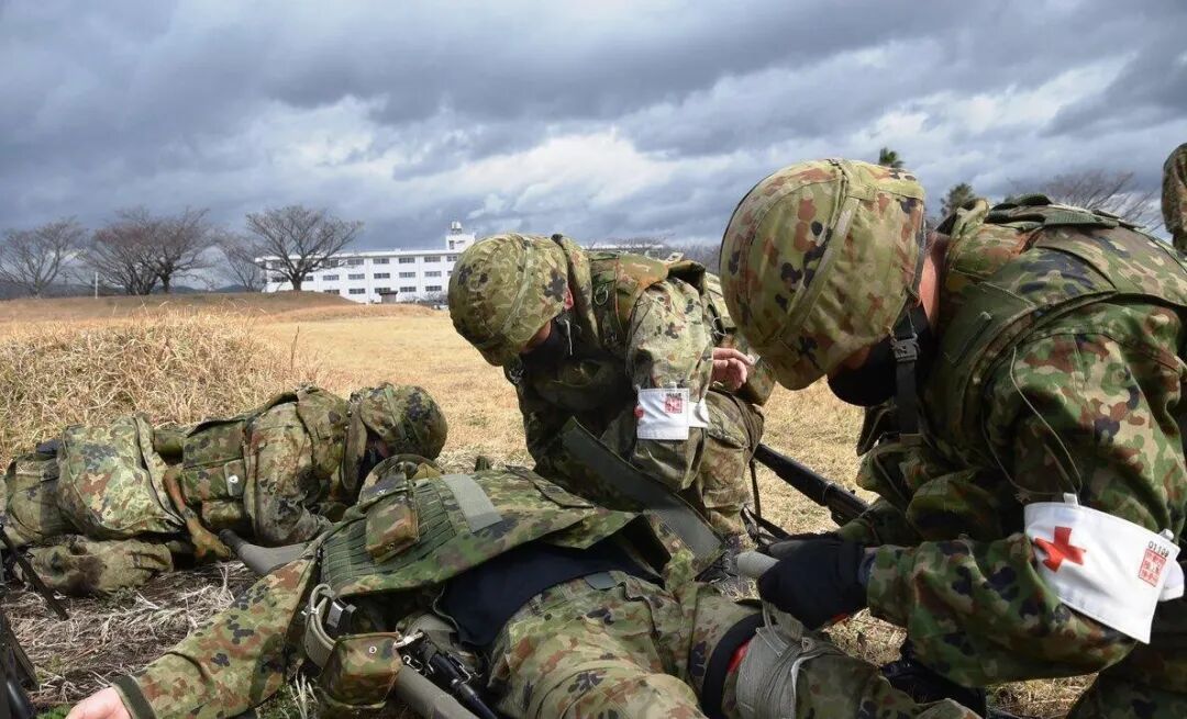 撕下伪装！从医疗物资到军工厂国有化，日本正在为“持久战”下大棋