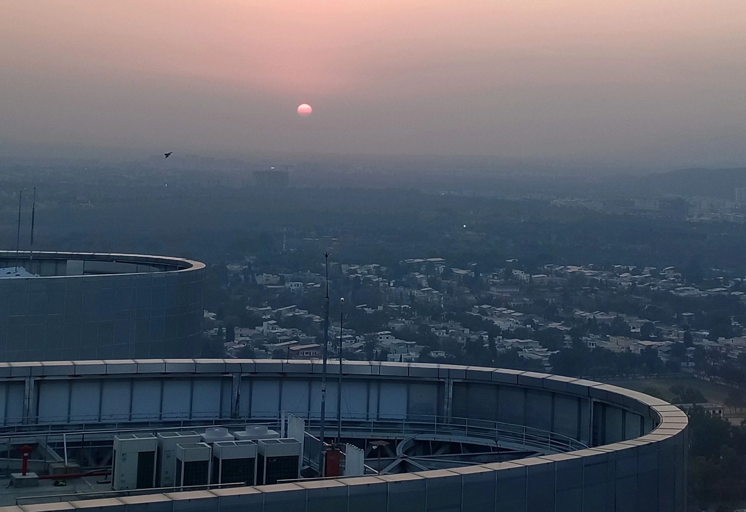 从繁华到死寂：伊斯兰堡的空城之痛，谁在为这场博弈买单？