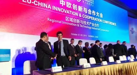 左手签单右手筑墙：看懂欧洲对华政策的“精分”现场！