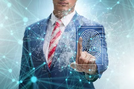 一张照片=指纹泄露？专家揭秘“剪刀手”背后的隐私陷阱