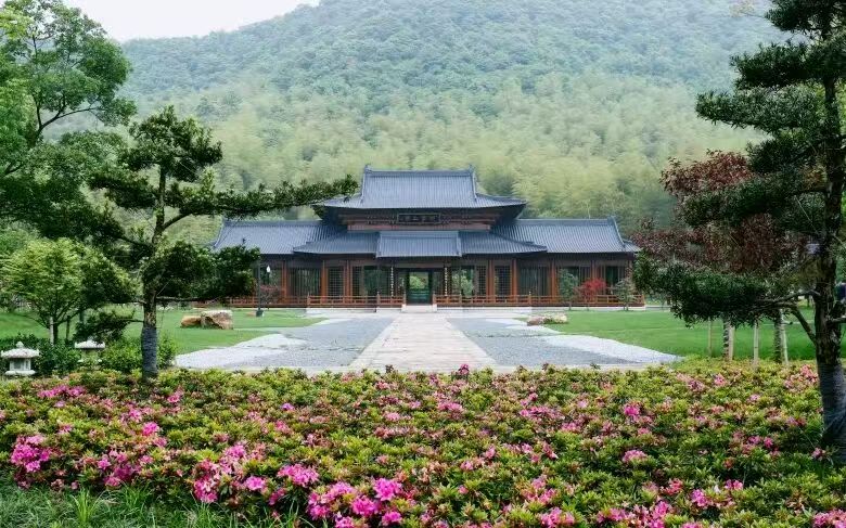 绍兴天章寺“五一”爆火：极简宋风如何成为流量密码？