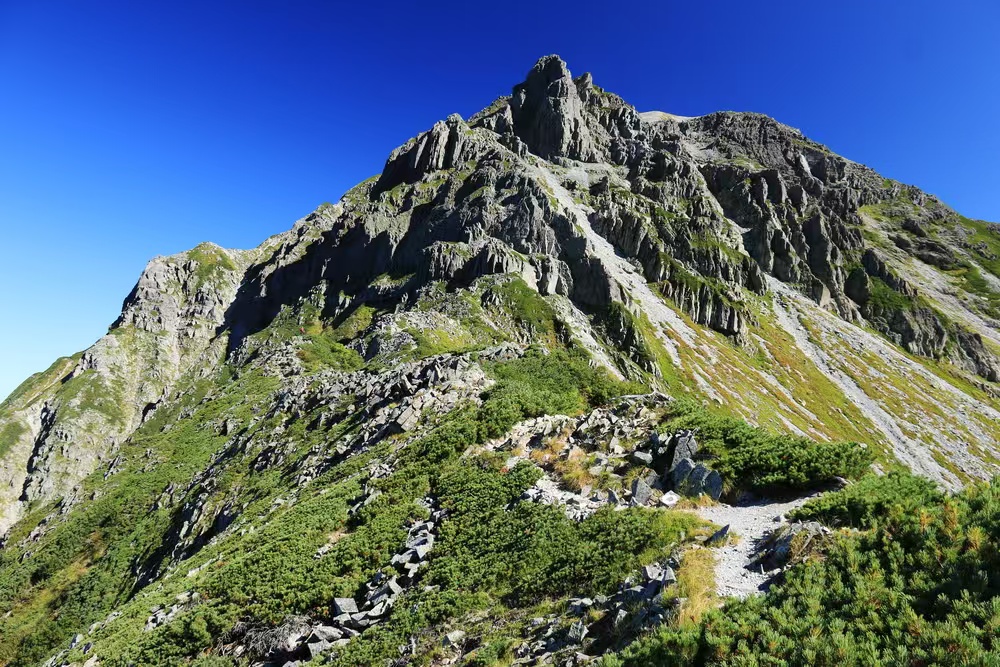 日本北阿尔卑斯山登山遇险事件：一人获救，一人仍处险境
