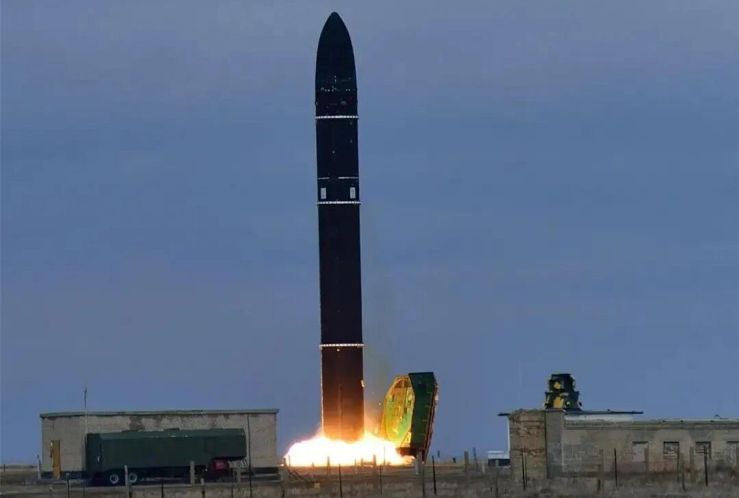 绕地球大半圈打击目标？俄“末日导弹”试射成功，到底多强？